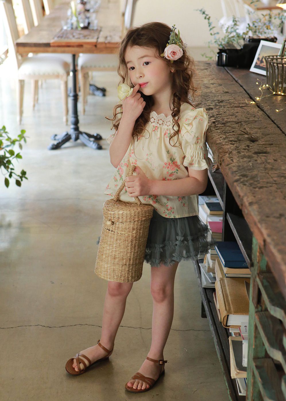 韓國 PuellaFLO - ㄩ字領公主袖花花上衣-米黃