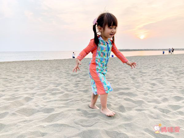 英國 Close - Pop-in嬰兒抗UV連帽海灘裝-鯨魚