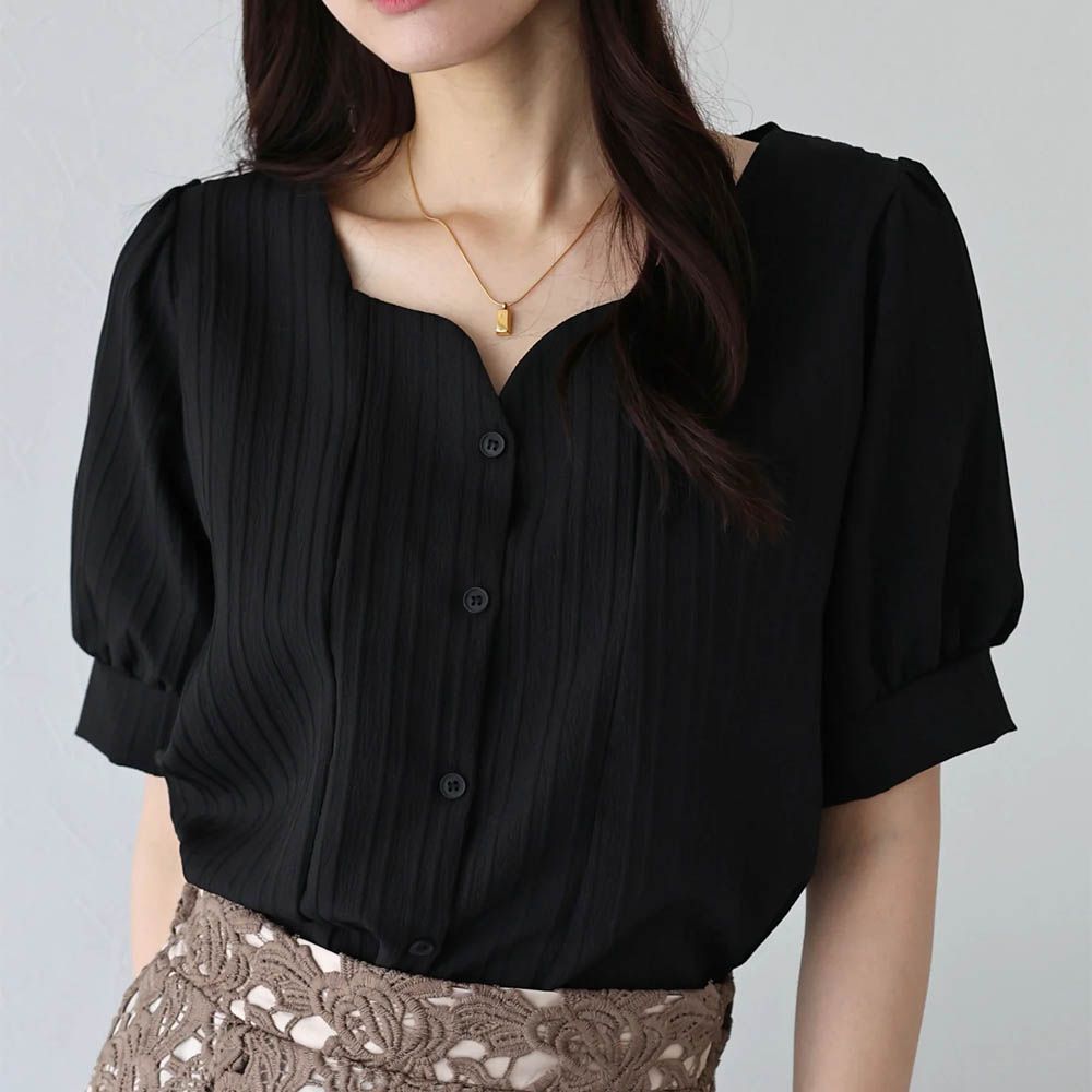 韓國製 心型領細緻泡泡短袖襯衫-黑