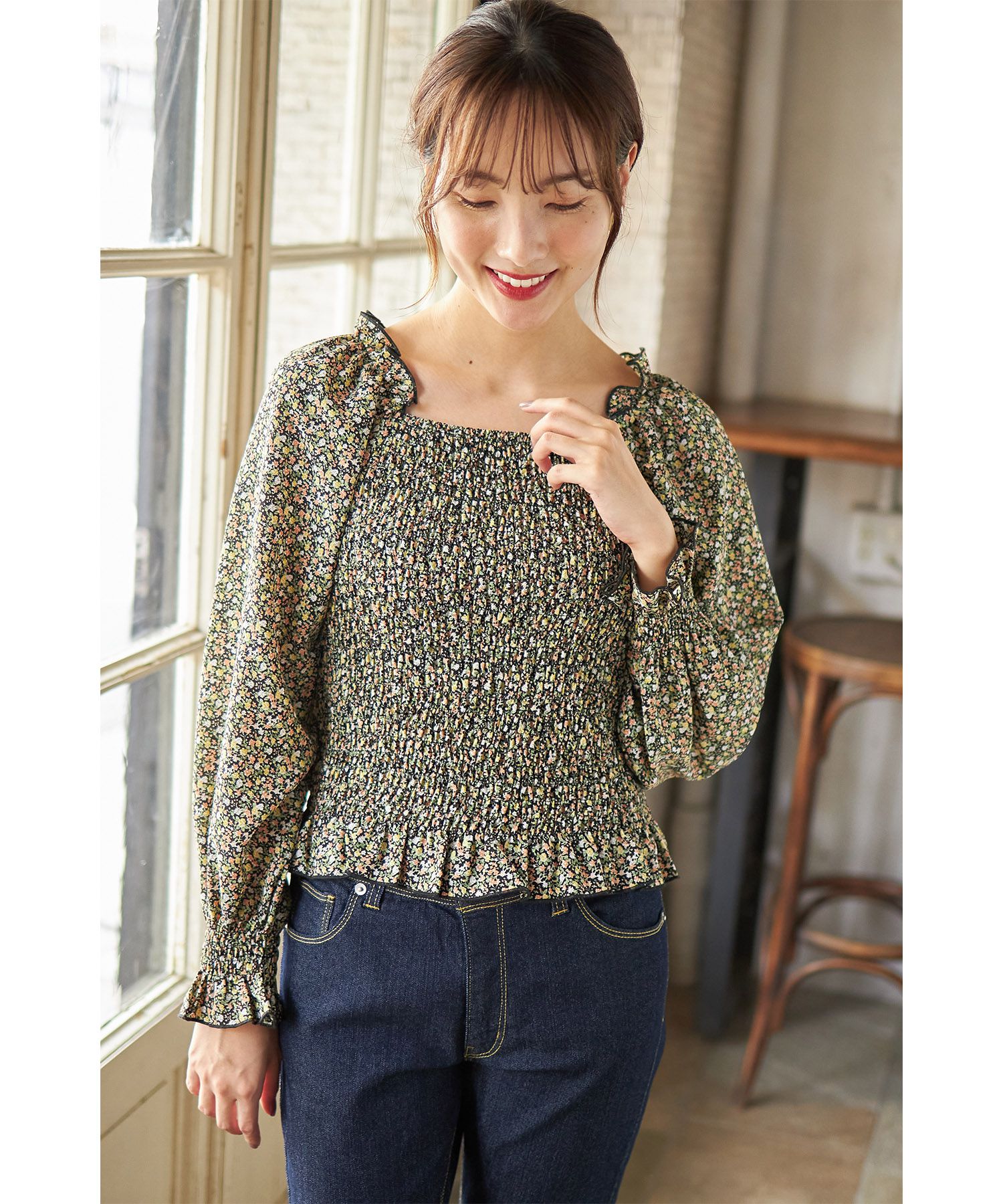 日本 tocco-closet - 歐風碎花方領雪紡上衣-知性黑