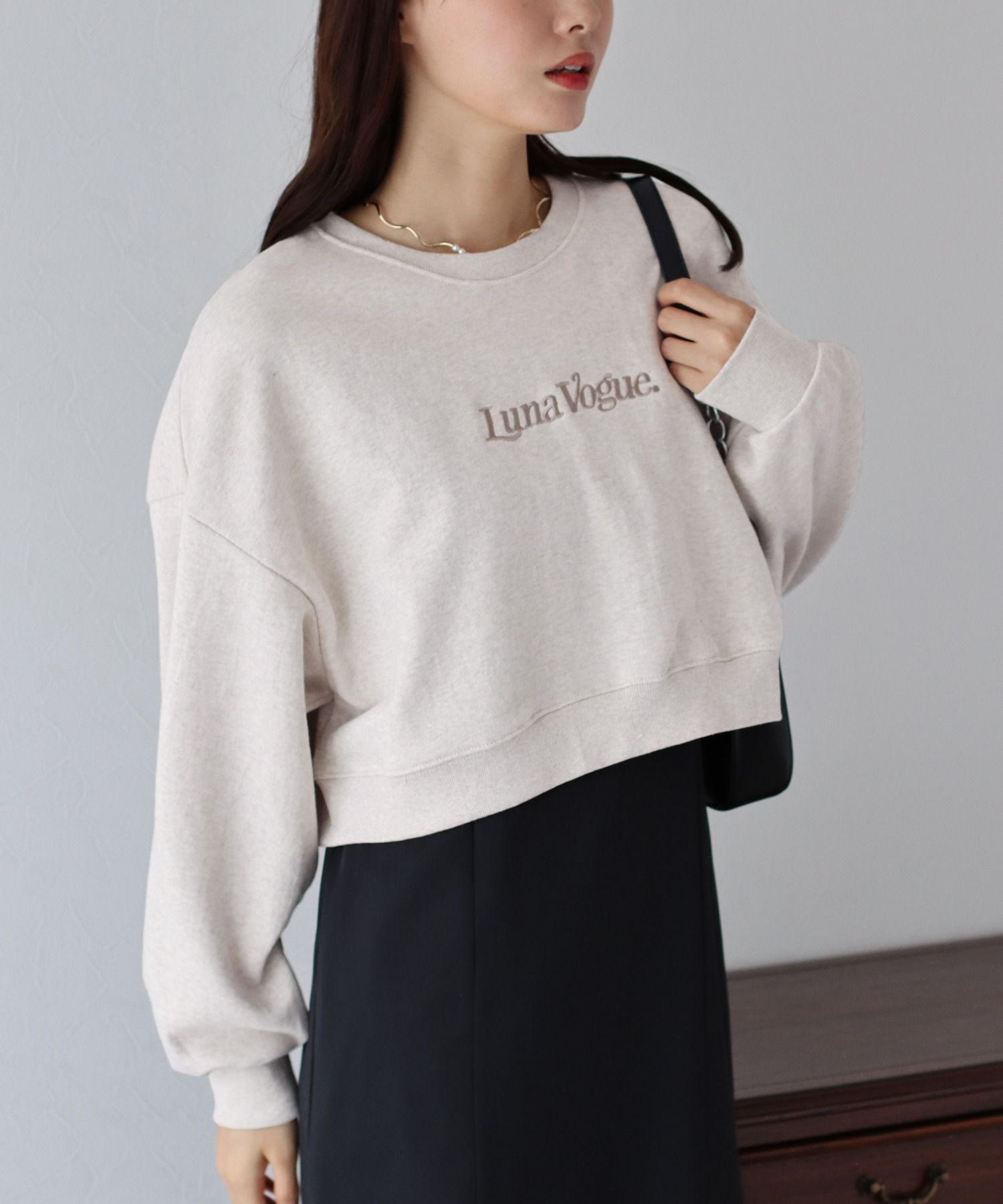 日本 BLUE EAST - 圓領短版刺繡大學T-卡其