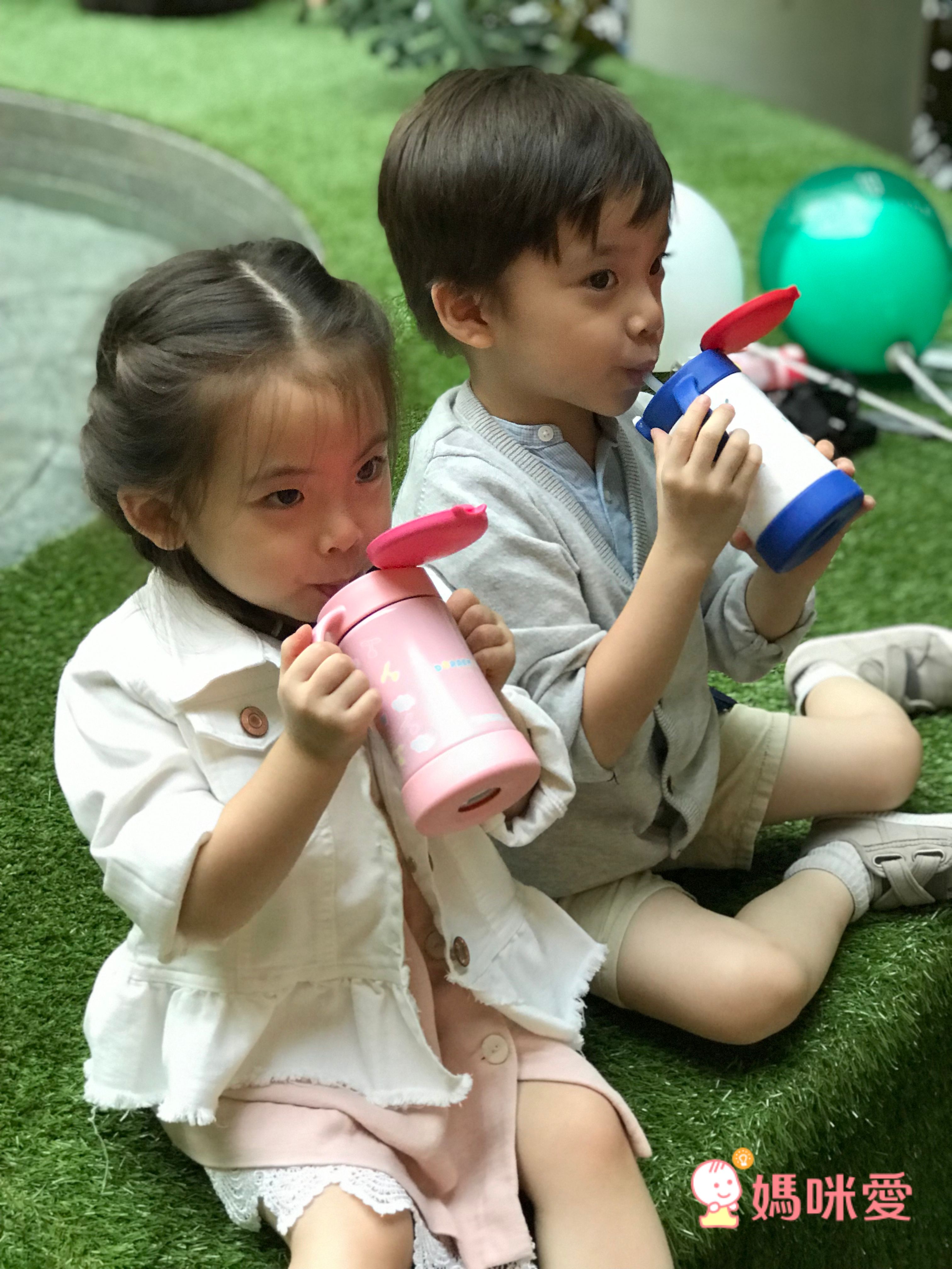 日本 Richell 利其爾 - DORAEMON不鏽鋼吸管保溫杯-紫 (300ml)