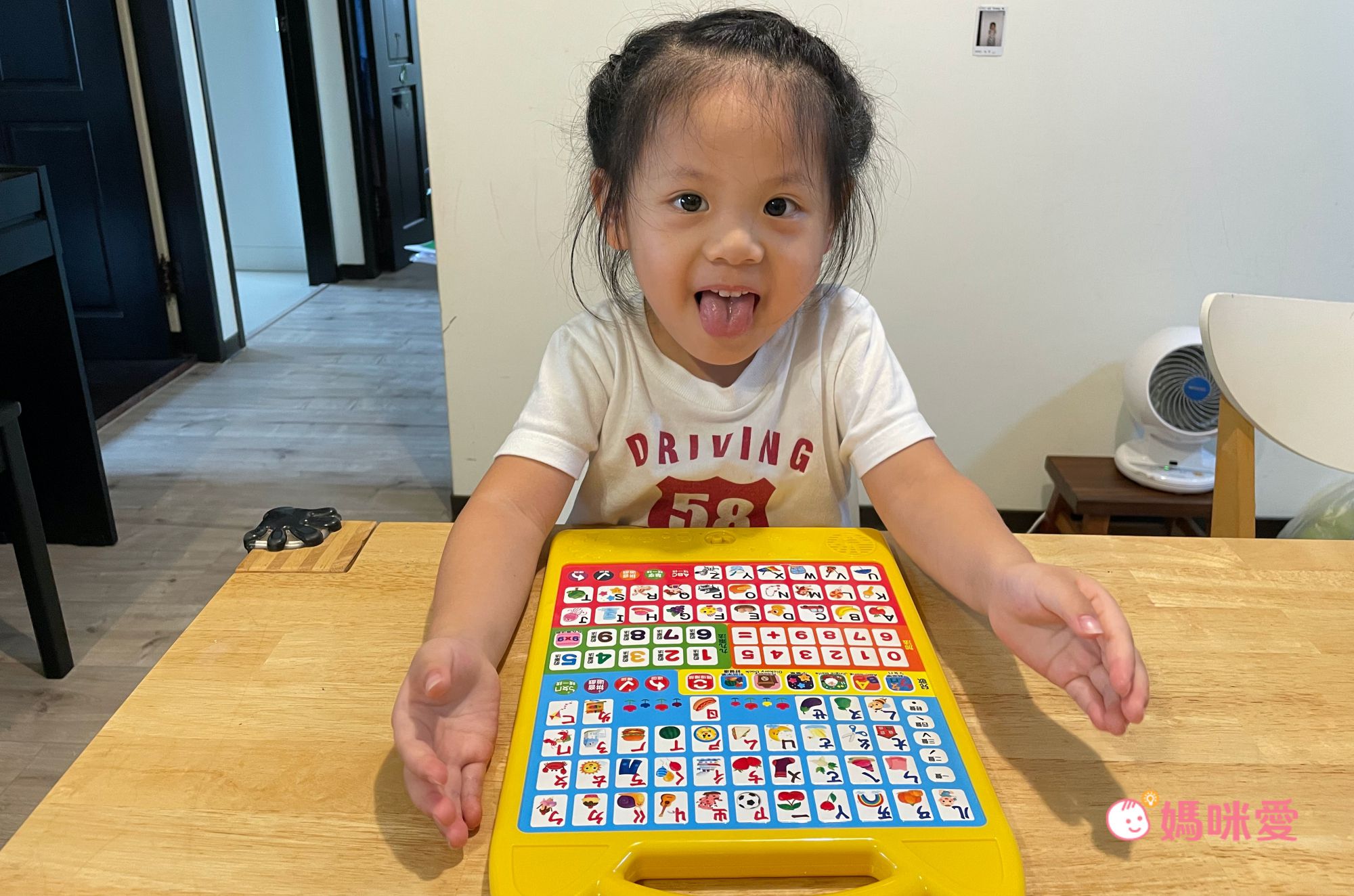 孩子的第一台手提觸控平板：交通工具．動物-內含36個交通工具+36個動物-中英台3語學習+9首兒歌+互動遊戲