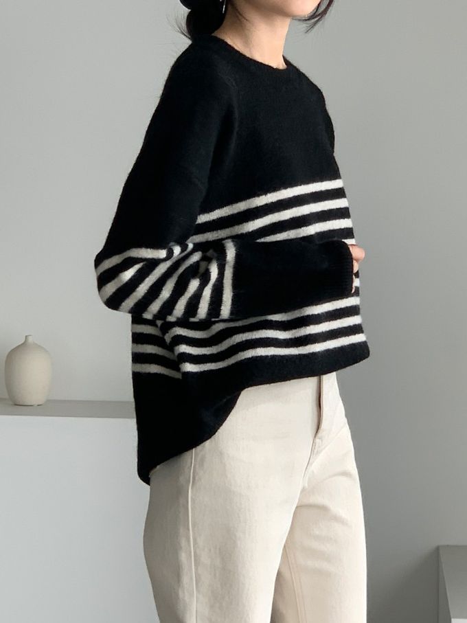 韓國女裝連線 - 條紋點綴寬鬆版型針織上衣-黑 (FREE)