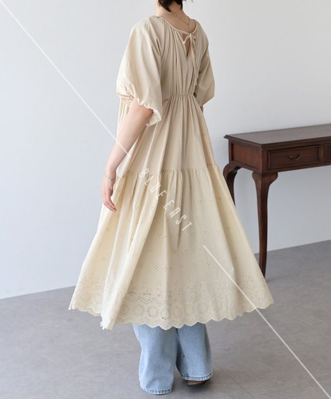 日本 BLUE EAST - 100%棉 下擺精緻蕾絲泡泡短袖洋裝-淺卡其