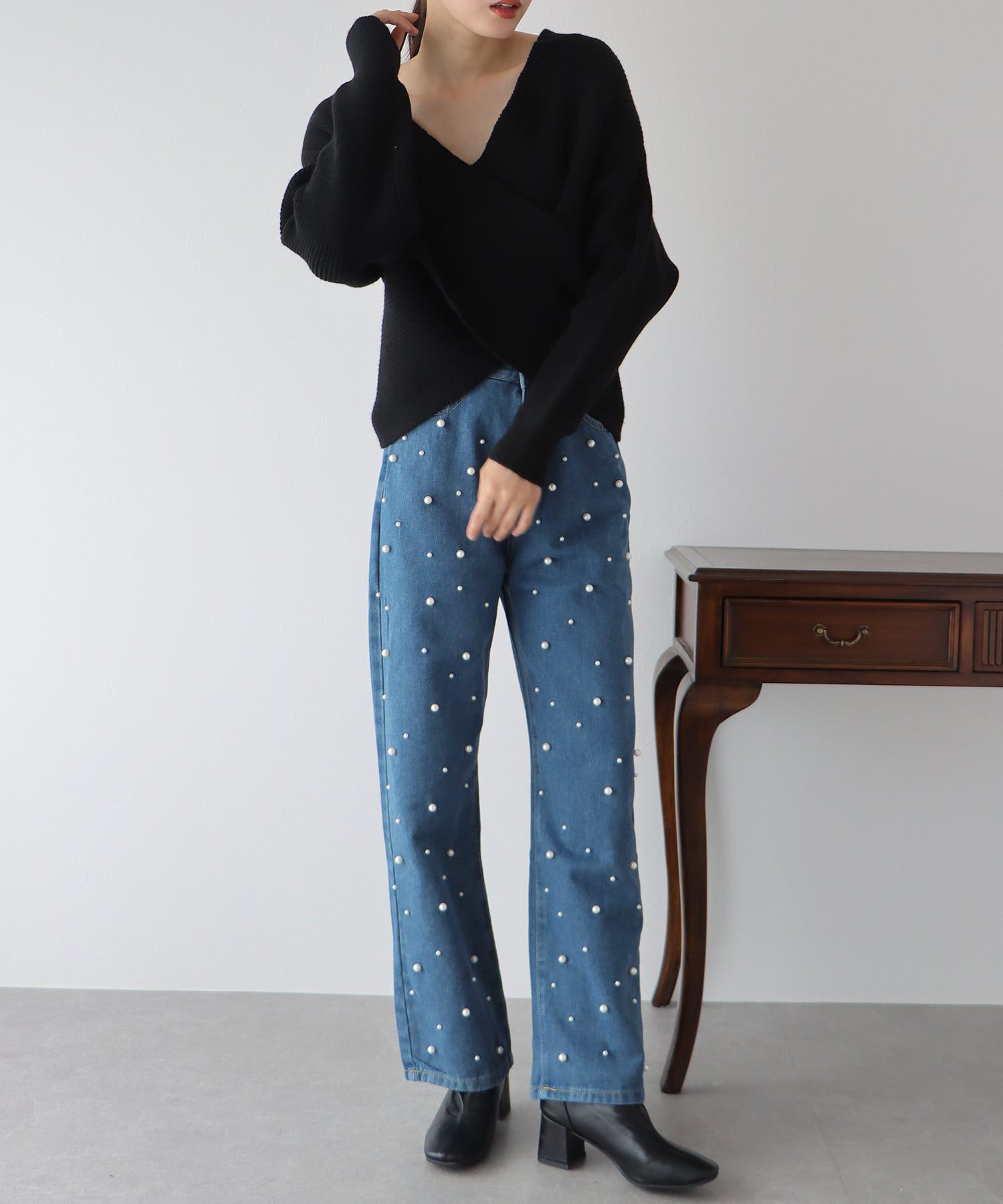 日本 BLUE EAST - 熱銷款 時尚珍珠點綴牛仔褲-B款-靛藍