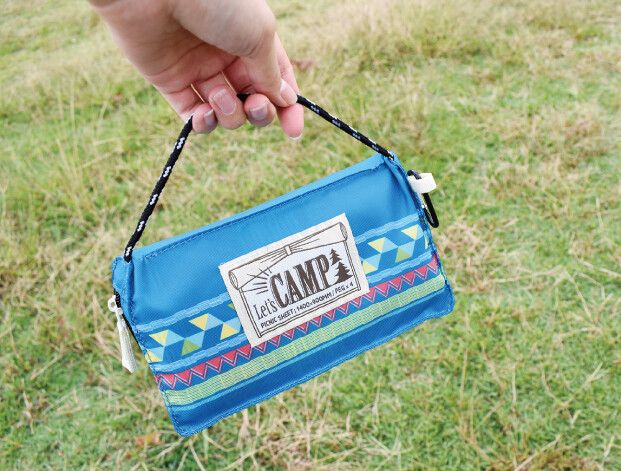 日本現代百貨 - 圖騰輕便野餐墊(附收納袋/地釘*4)(2-3人)-藍 (140x90cm)