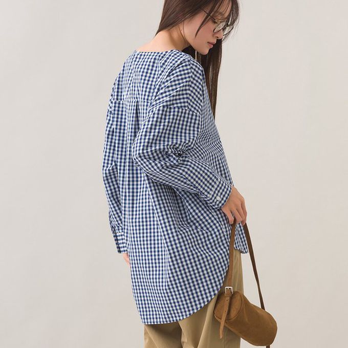 日本 OMNES - 圓弧優雅前短後長修身船領長袖上衣-條紋-藍