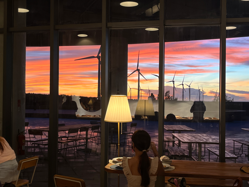 蟬說: 夕陽漫漫 Slowly Sunset Glamping - 平日入住-[豪華露營 5 米水滴帳]/四人房兩大床一泊二食再贈下午茶-12歲(含)以下孩童免費兩位可共食-優惠效期至 2024/01/31