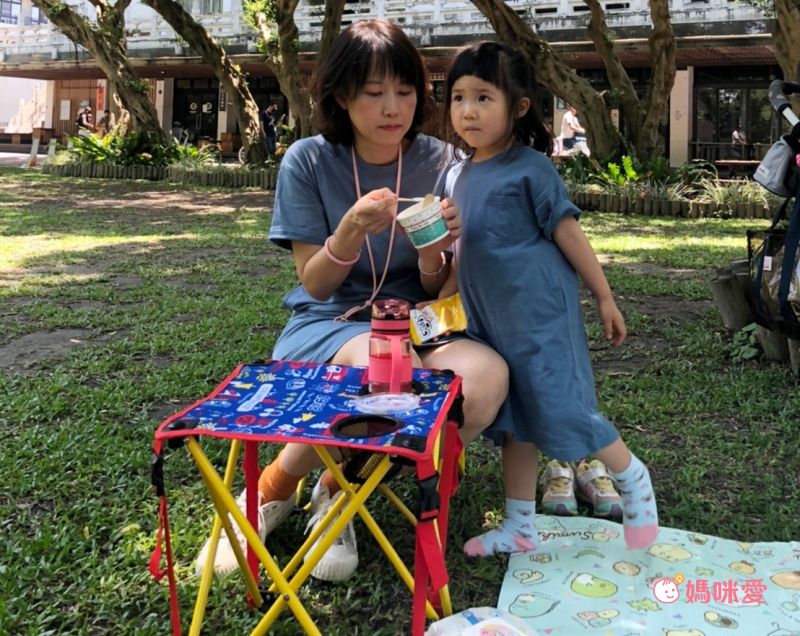 日本 Pearl 金屬 - 迪士尼 輕巧摺疊椅-維尼-綠X黃 (耐重60kg)