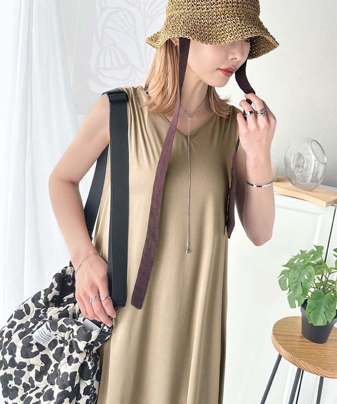 日本 Classical Elf - 前後2way領微光澤無袖洋裝-卡其棕