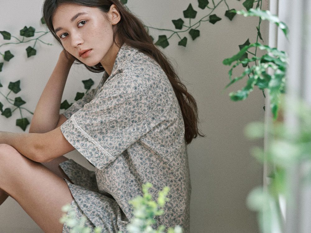 韓國 ULLALA - 滿版碎花短袖睡衣(兩件式) (FREE)