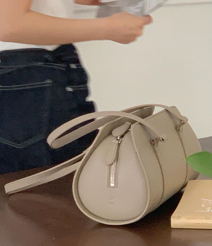 韓國lemego - 牛皮圓筒手提肩背包(Bella)-淺卡其