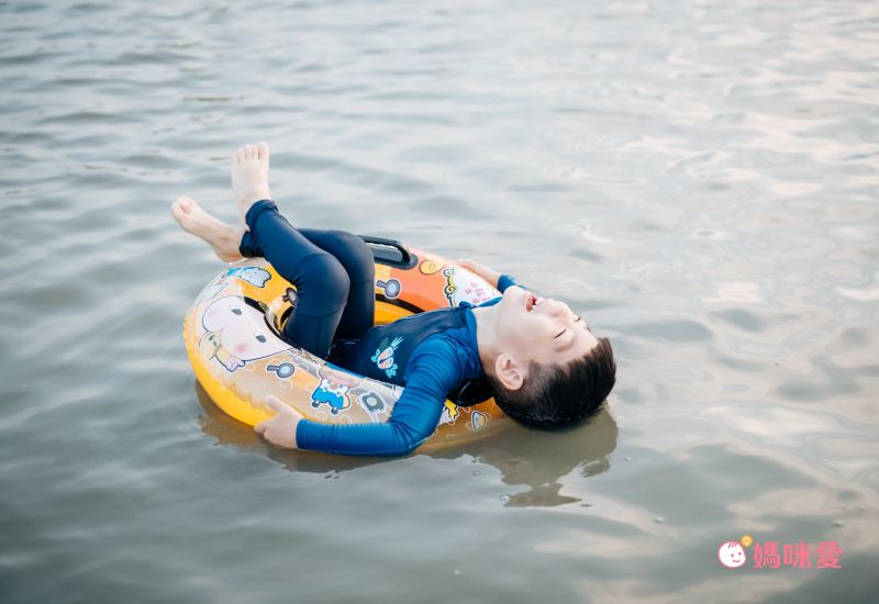 韓國 Winnie Connie - 屁屁偵探兒童泳圈65cm-贈手動式打氣筒1入(顏色隨機) (適用：5-12歲；15-40 公斤)