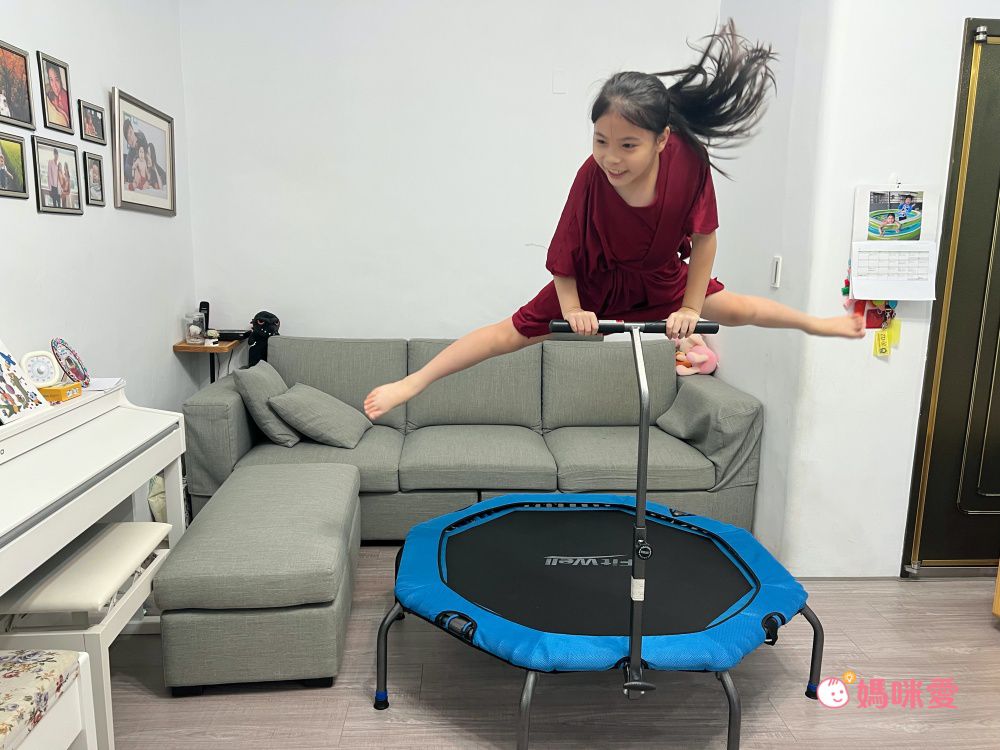 拯救萬元沙發！【Fitwell】折疊扶手彈跳床