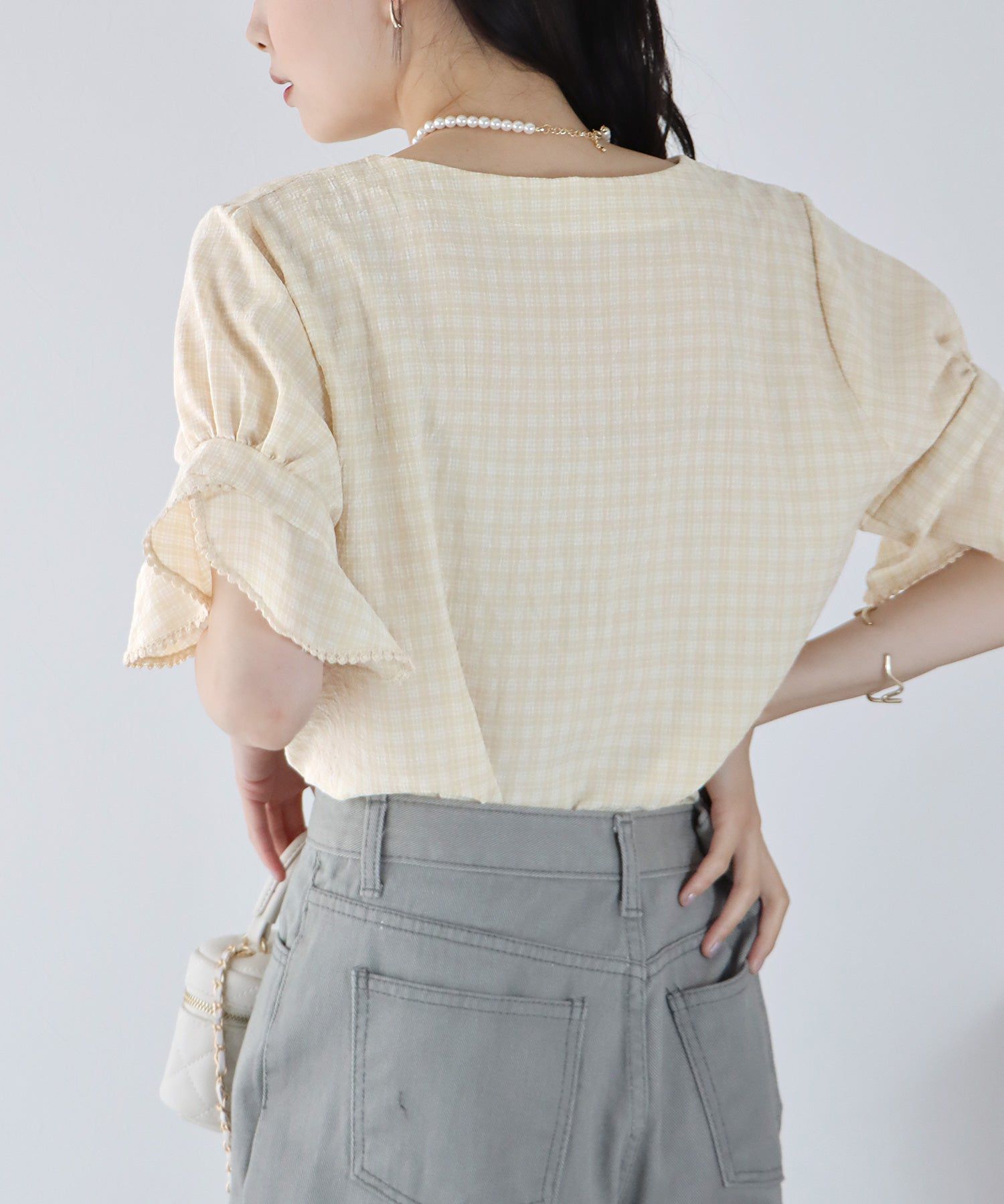 日本 BLUE EAST - 圓領小格紋荷葉五分袖上衣-水藍