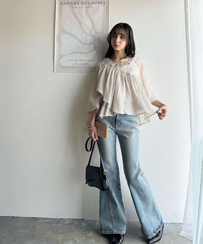 日本 Classical Elf - 清新飄逸不對稱荷葉長袖上衣-淺杏