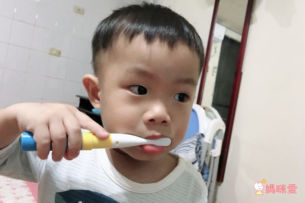  英國brush-baby 攜帶式聲波電動牙刷