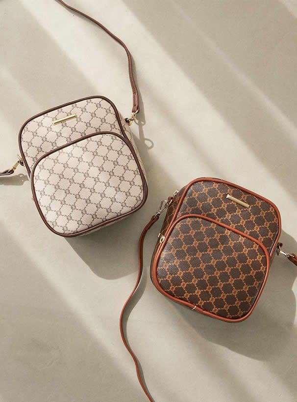 日本 GRL - 滿版花押字休閒方形雙口袋側背包-米 (F)