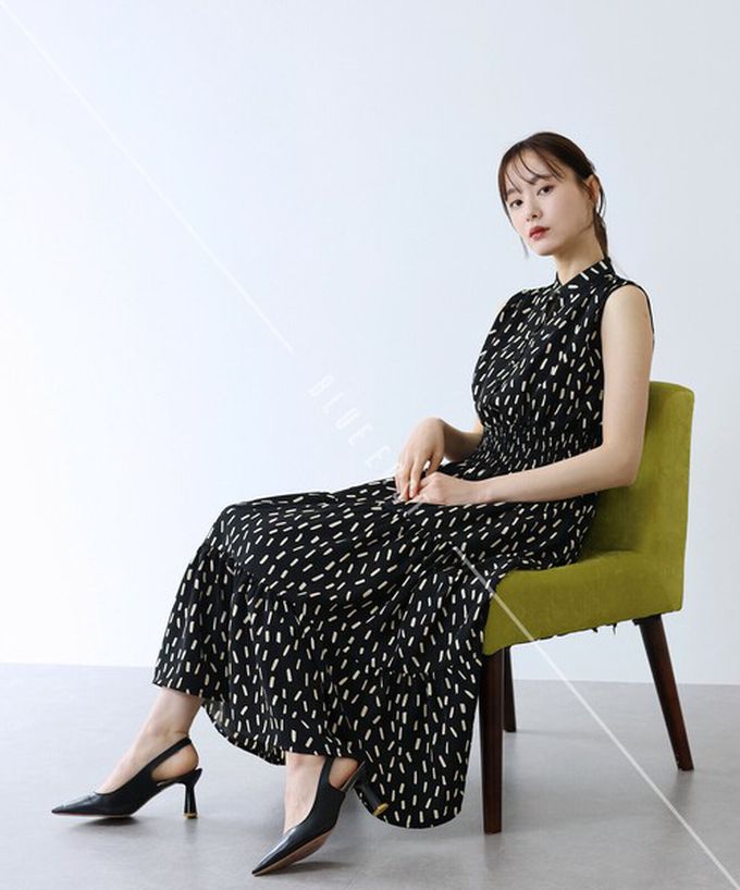 日本 BLUE EAST - 接觸冷感 縮腰顯瘦立領無袖洋裝-花朵-海軍藍 (M)