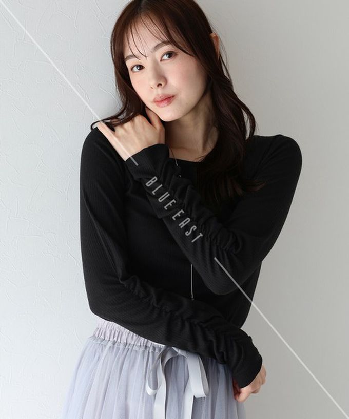 日本 BLUE EAST - 個性皺褶顯瘦U領合身長袖上衣-黑