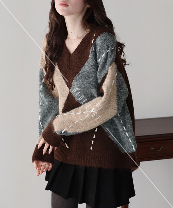 日本 BLUE EAST - 成熟菱格紋幾何V領針織上衣-灰系 (M)