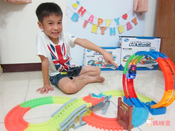 BQOCH - 【兒童益智玩具】電動夜光軌道車 風火輪 (132pcs)