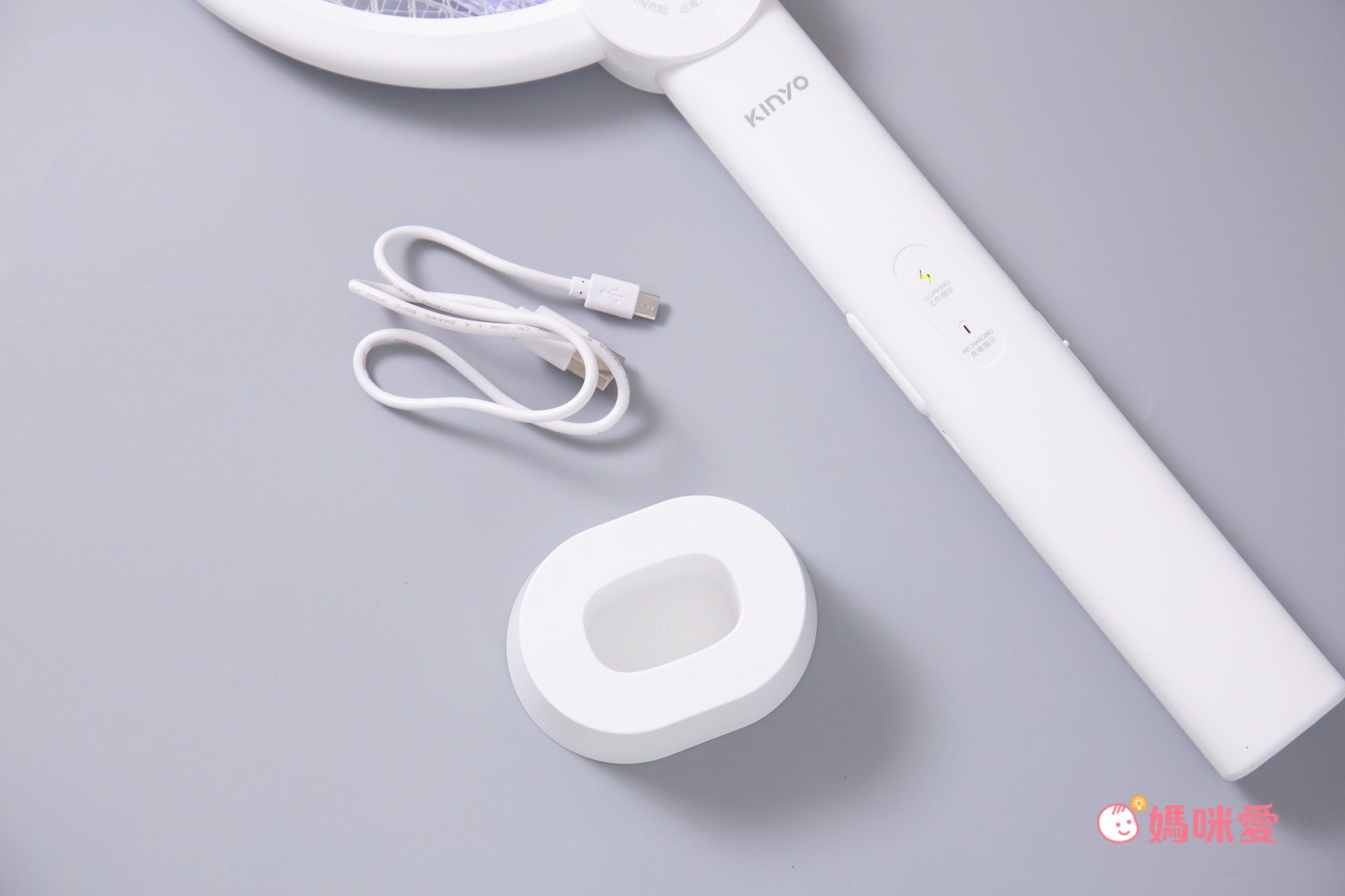 一擊斃殺！【KINYO】可伸縮折疊/日夜兩用捕蚊電蚊拍