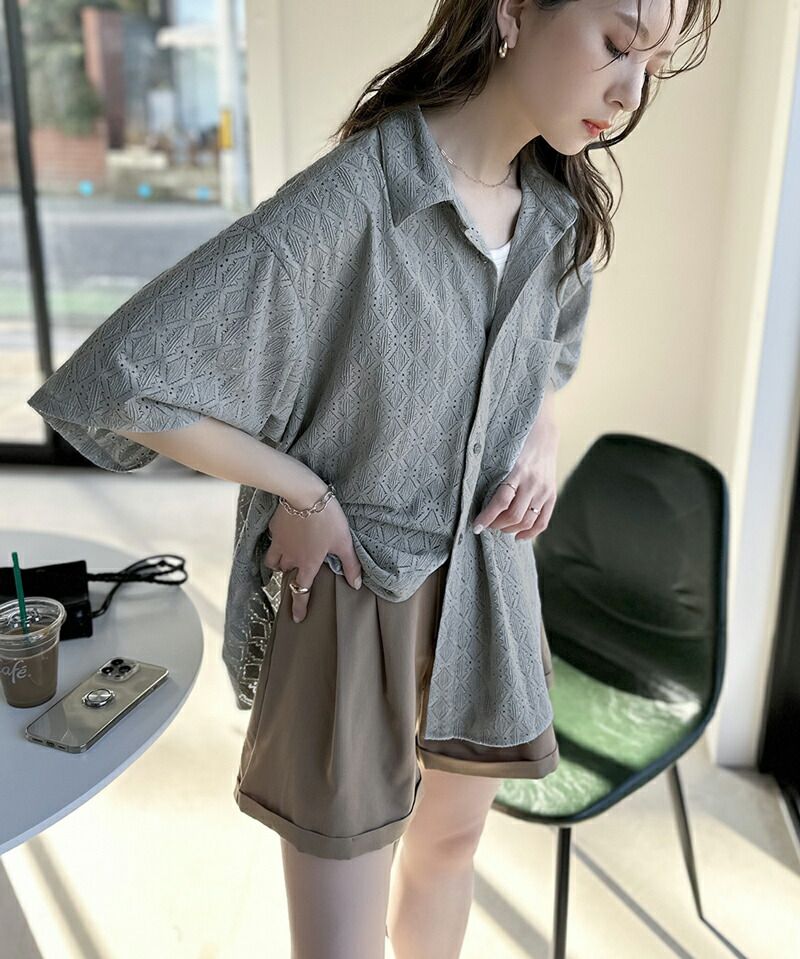 日本 Classical Elf - 優雅幾何蕾絲短袖襯衫-淺灰