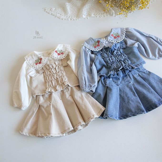 韓國 Jmsnail - 草莓刺繡領點綴澎澎袖襯衫-藍