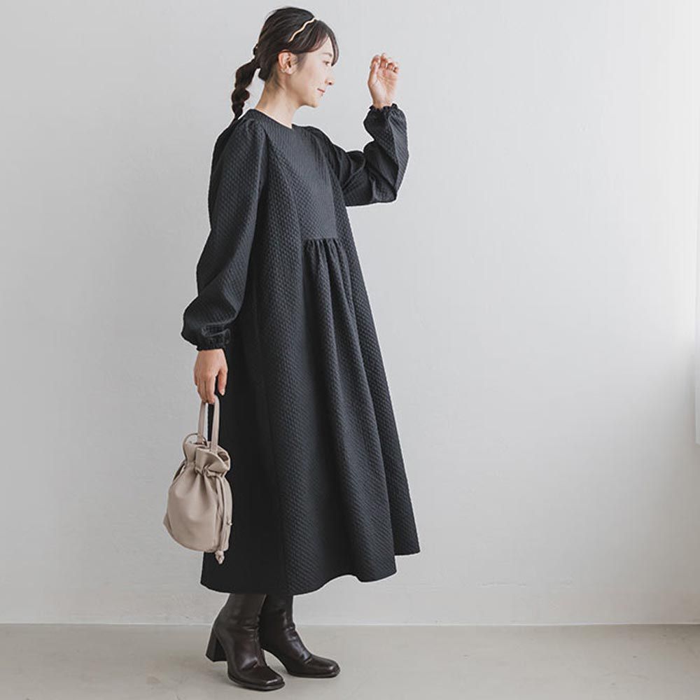 日本 ihuu - 顯瘦廓型背後綁帶長袖洋裝-黑