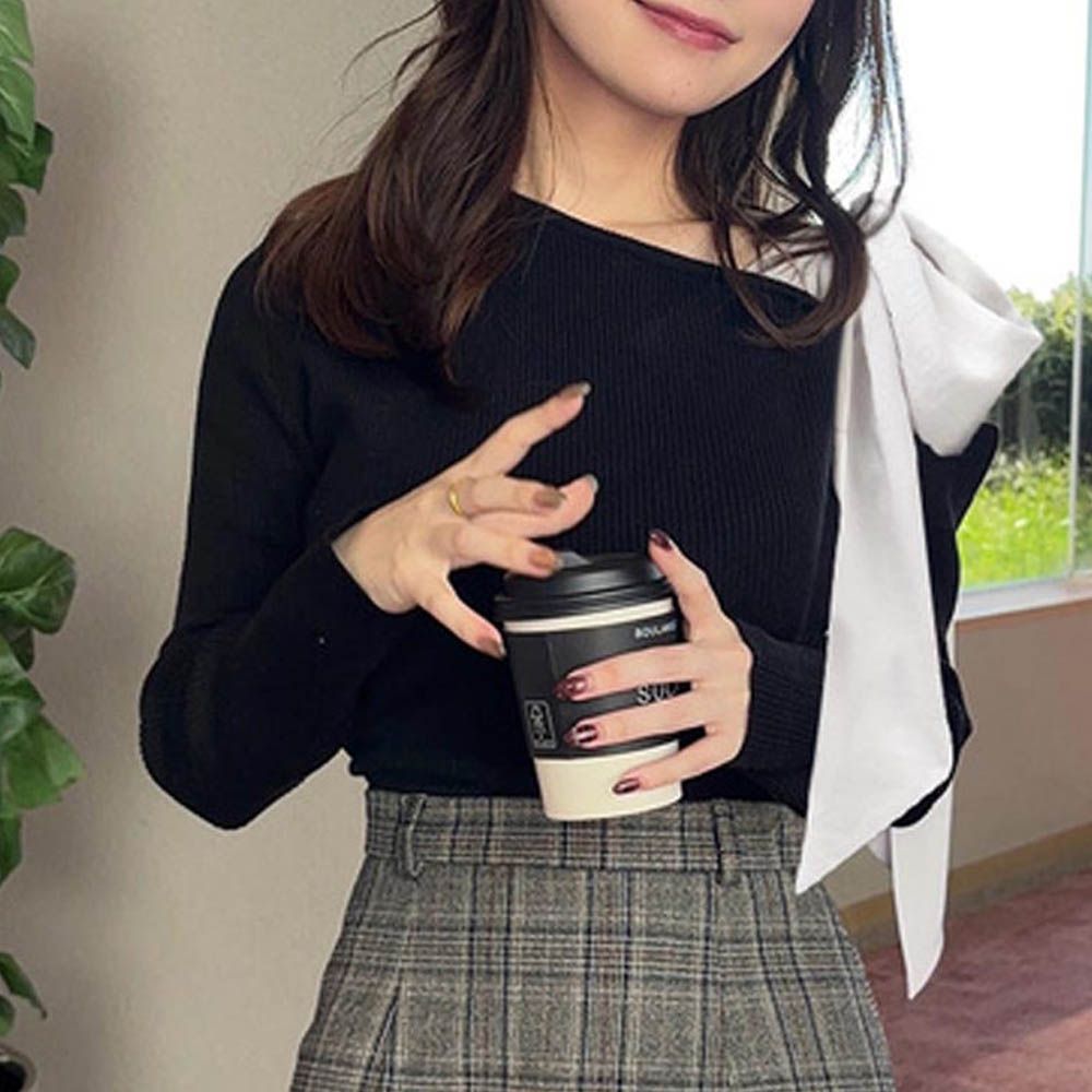 單肩華麗緞帶羅紋長袖上衣-黑