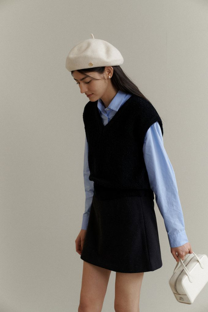 韓國女裝連線 - 極簡V領羊毛背心上衣-黑 (FREE)