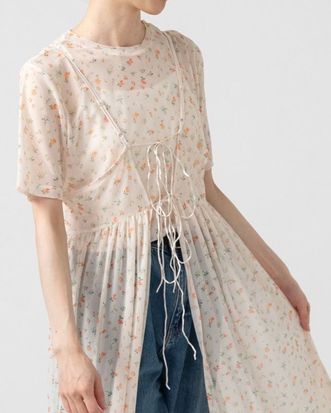 日本 gleam - 浪漫小花透膚薄紗短袖上衣-黑