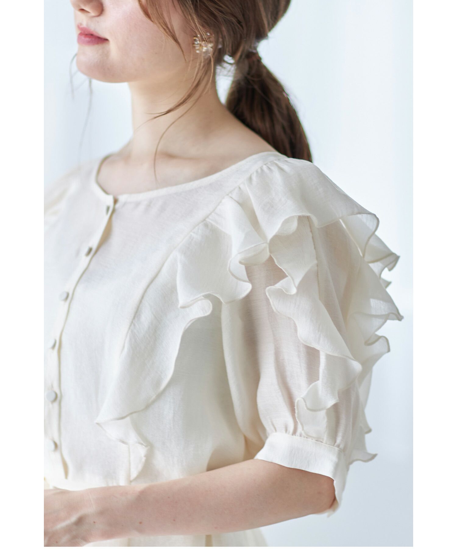 日本 tocco-closet - 優雅光澤感綁帶短袖上衣-星塵粉