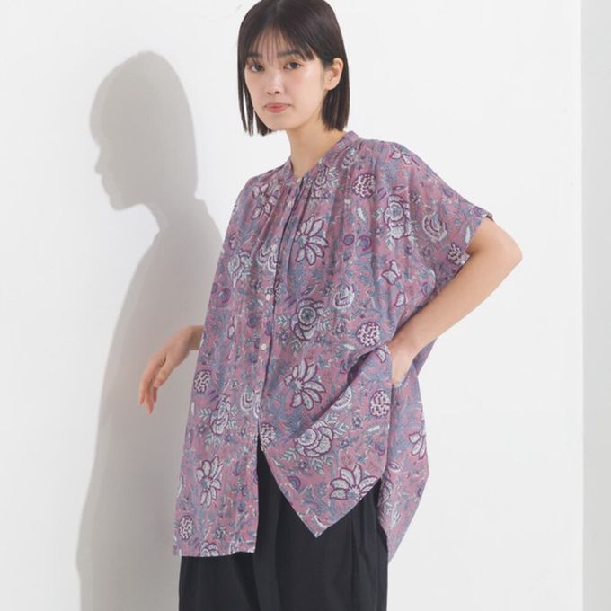 日本 OMNES - 100%印度棉 夏日印花休閒長版襯衫-象牙粉圖騰