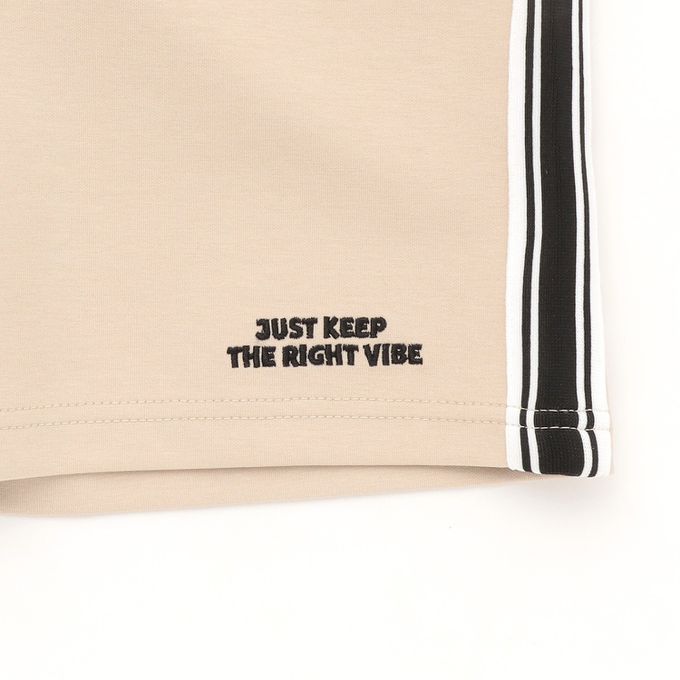 日本 b-ROOM - 通勤方便側邊條休閒短褲-淺卡其