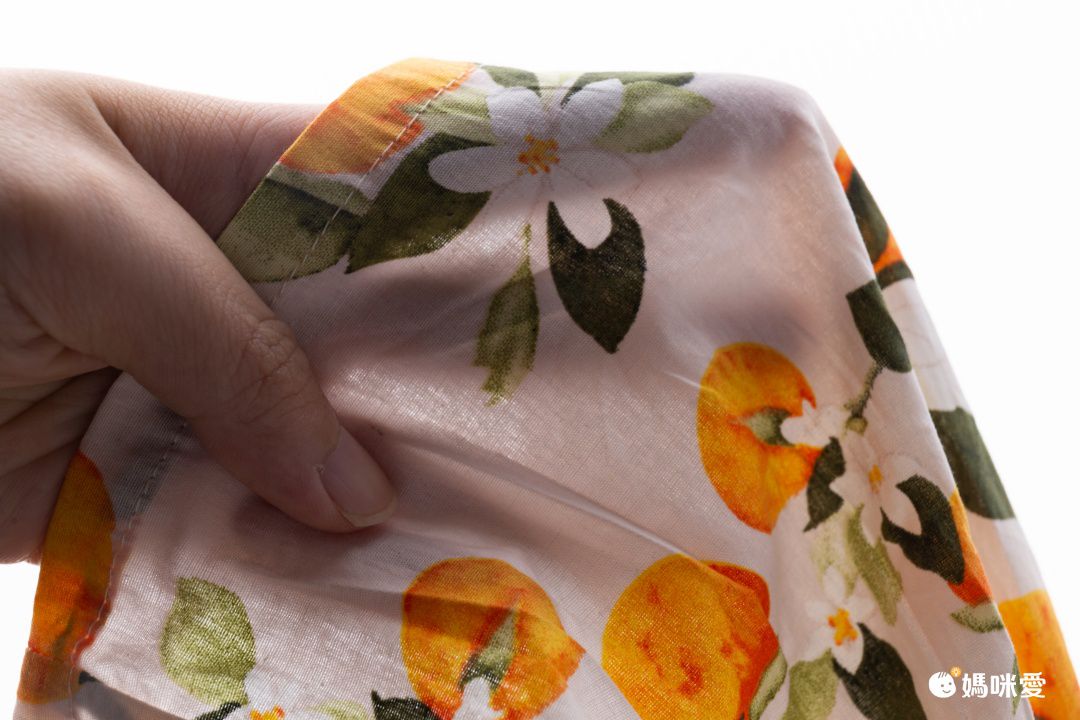 腰鬆緊小清新碎花短褲-水墨畫花-黑+白