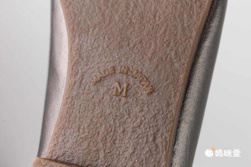 日本女裝代購 - 日本製 柔軟V字腳背美型平底鞋-經典黑