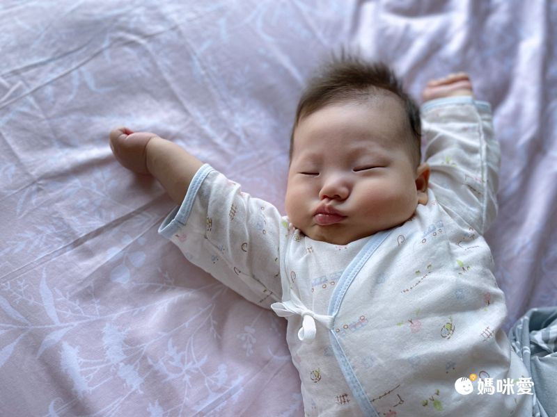 日本 Combi - 嬰兒草本抗菌洗衣精+補充包 箱購-1罐+11補-1200ml+1000mlx11