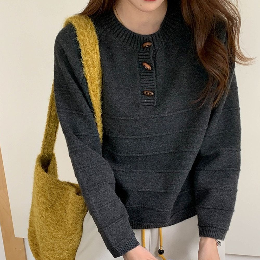 立體感編織紋三粒釦長袖針織上衣-墨灰 (F)