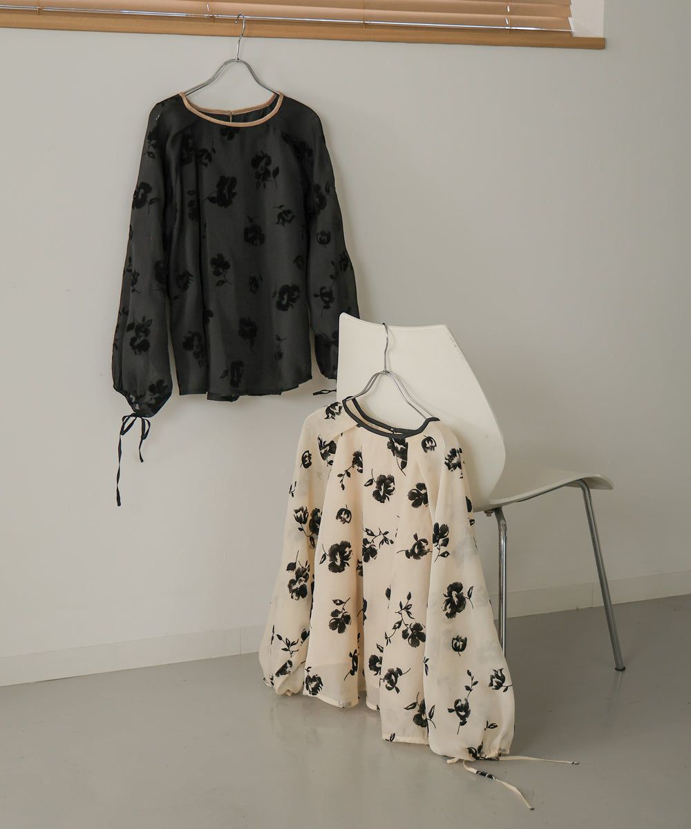 日本 Bab - 緹花透感泡泡長袖上衣-黑