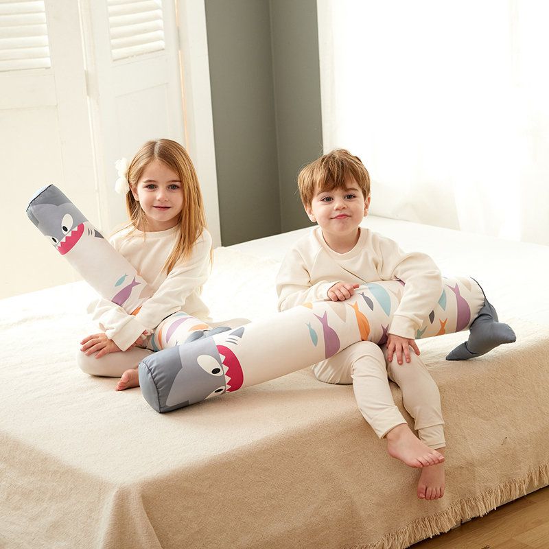 正韓Hello HiZoo - 純手工製多功能防蟎抗菌兒童長條抱枕/靠枕/睡眠輔助枕/側睡抱枕(大款)-天王鯊