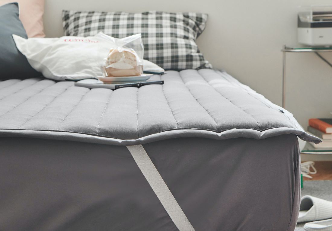 還有另外做固定鬆緊帶，可以包住床墊，這樣比較不會跑掉喔！