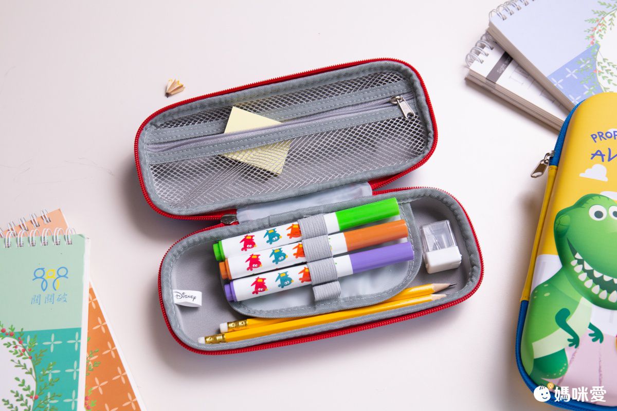 防水3D立體大容量鉛筆盒-卡通人物抱抱龍