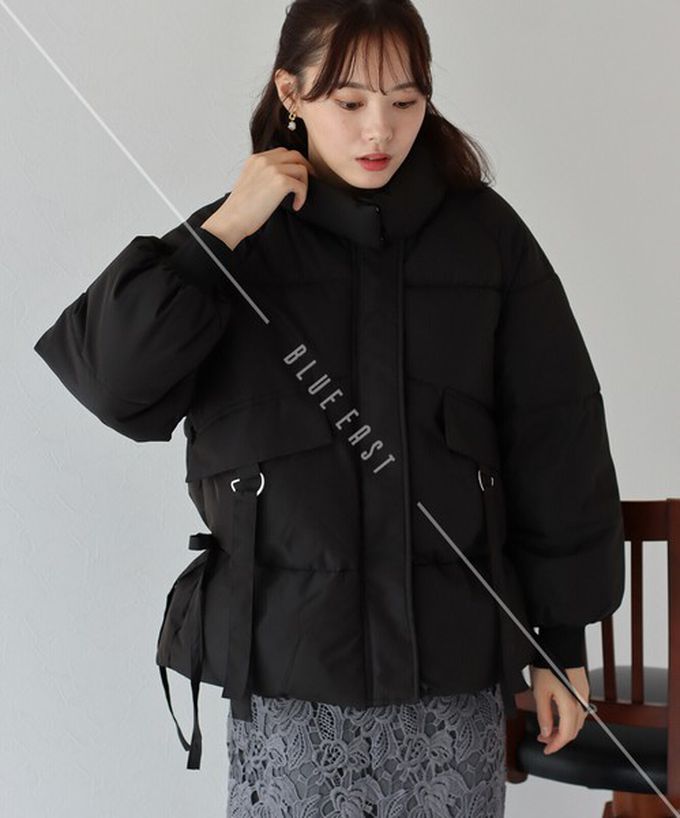 日本 BLUE EAST - 修身甜美側綁帶保暖科技羽絨外套-黑