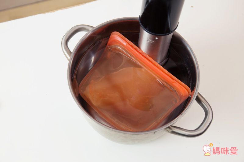 義大利 LAICA 萊卡 - 舒肥料理入門組合(低溫料理舒肥棒 SVC107+極輕巧真空包裝機 VT31150)