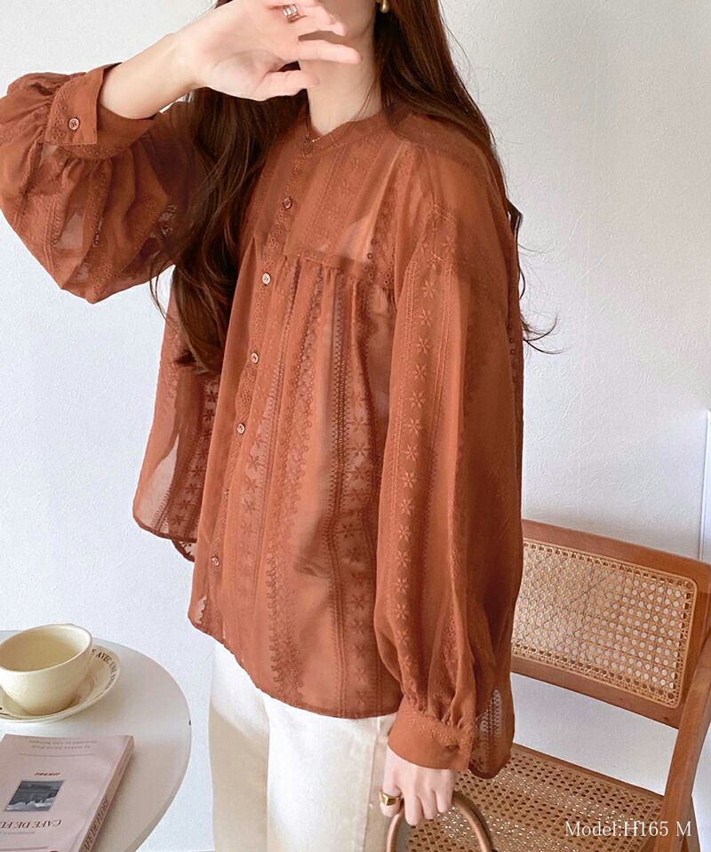 日本 Classical Elf - 2WAY微立領花朵刺繡透膚襯衫-淺灰