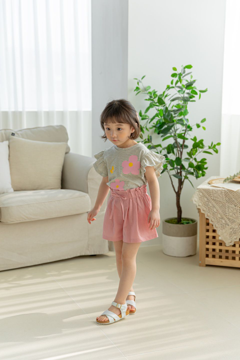 韓國 Orange Mom - 三朵花花條紋荷葉袖上衣-黑