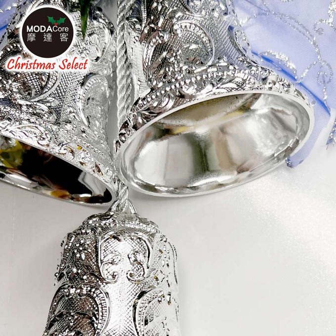 MODACore 摩達客 - 摩達客-台製聖誕藍銀系松果禮物盒3吋三花鐘精緻吊飾-台灣設計工藝